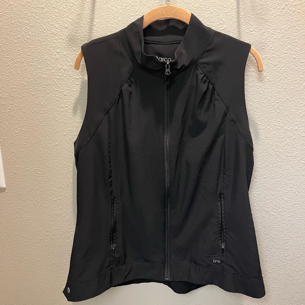 Lightweight scrub vest